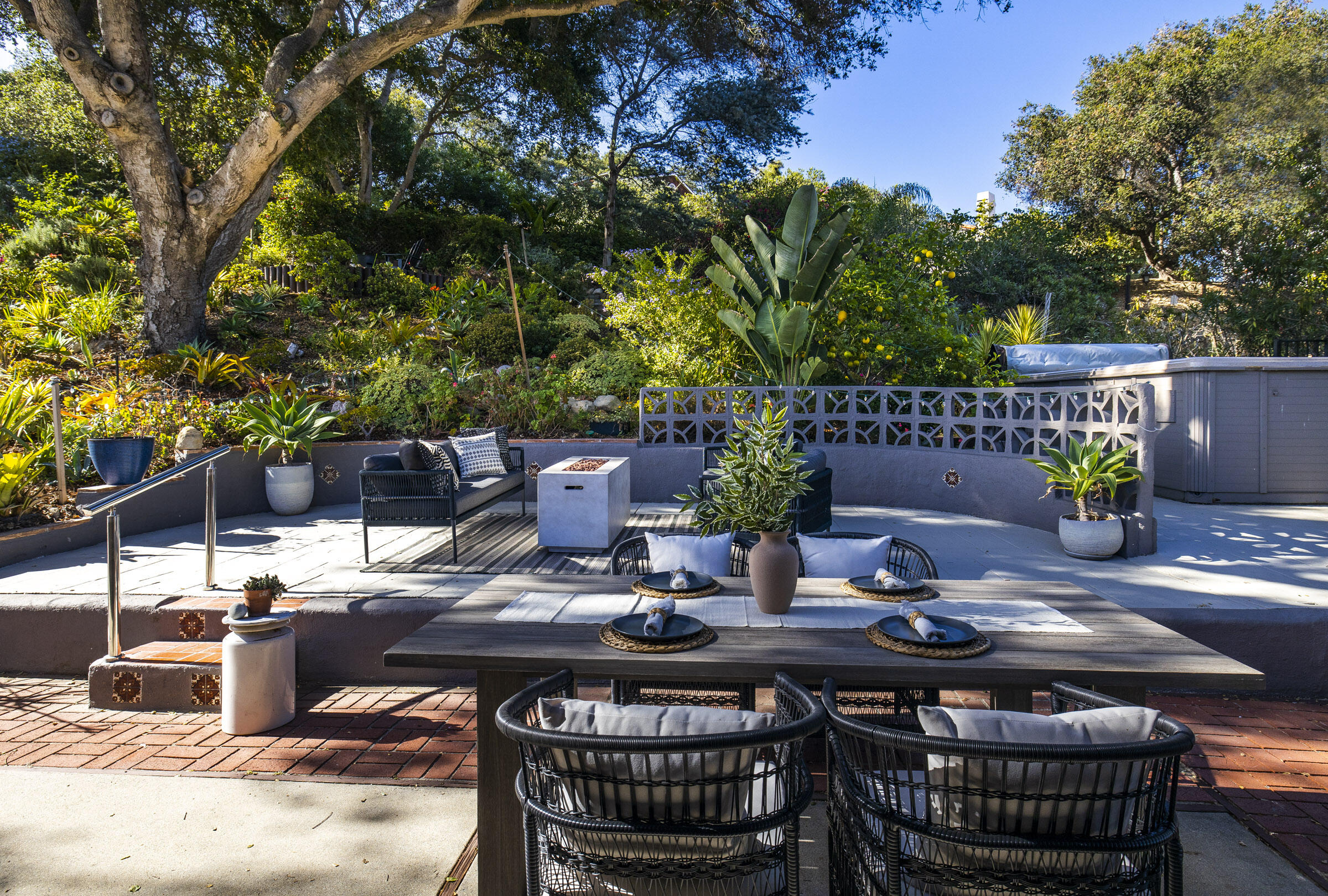 1118 Manitou Road Santa Barbara, CA 93101 - Photo 8 of 33 1118 Manitou_0007