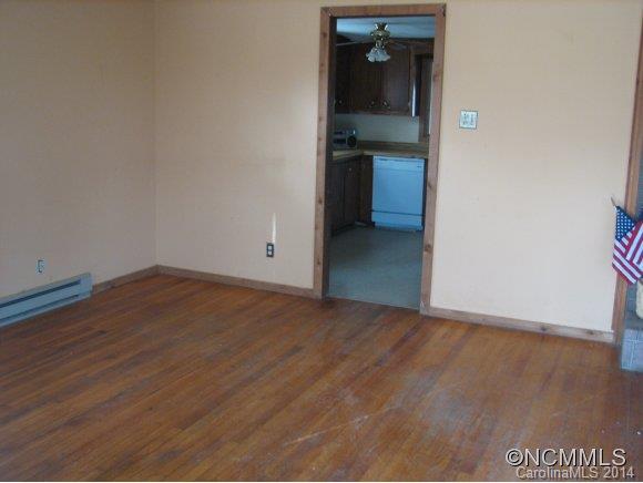 1369 North Ridge Road Hendersonville, NC 28792 - Photo 2 of 15