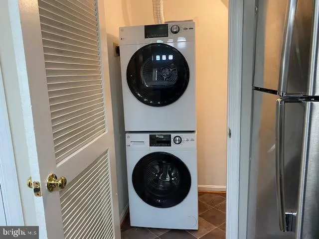 a view of a utility room with washer and dryer