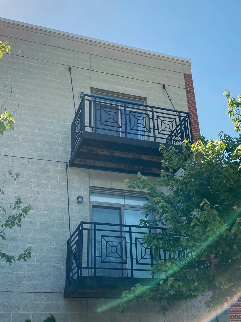 1415 South Halsted Street, Unit 3A Chicago, IL 60607 - Photo 13 of 14 a view of a wooden door of the house