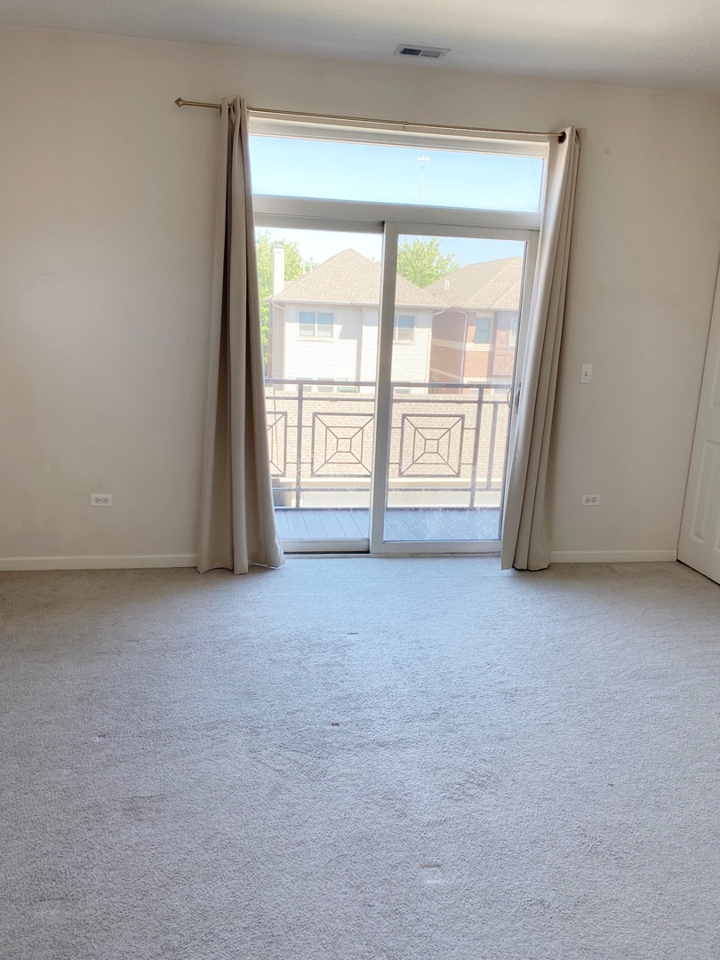 1415 South Halsted Street, Unit 3A Chicago, IL 60607 - Photo 7 of 14 a view of an empty room with a window