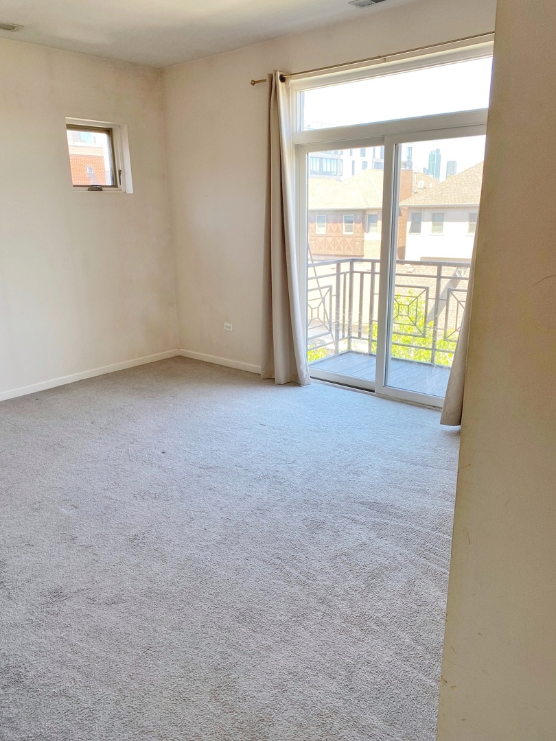 1415 South Halsted Street, Unit 3A Chicago, IL 60607 - Photo 8 of 14 a view of an empty room with a window