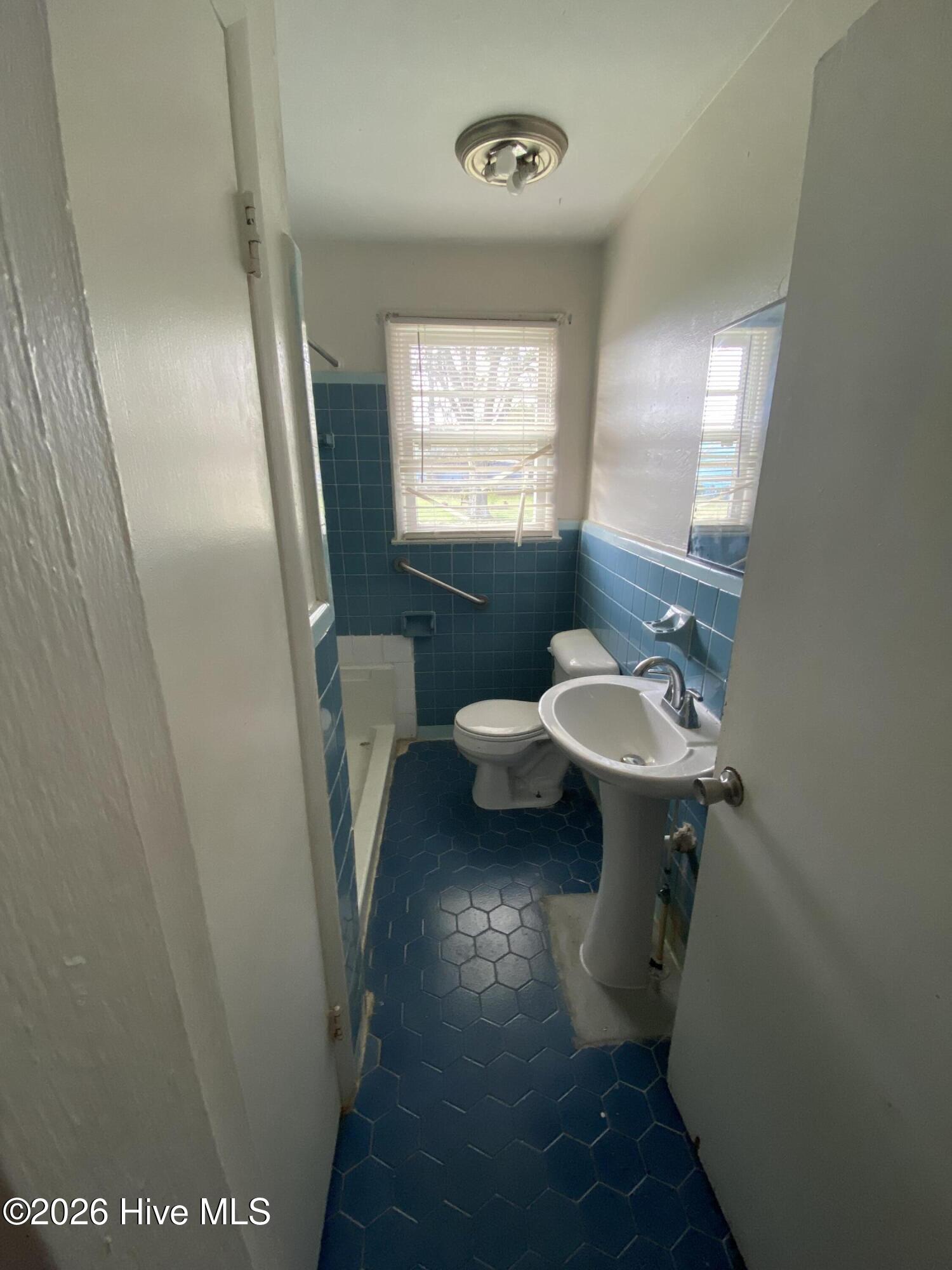 31 Abron Street Clinton, NC 28328 - Photo 6 of 29 Bath Linen Storage