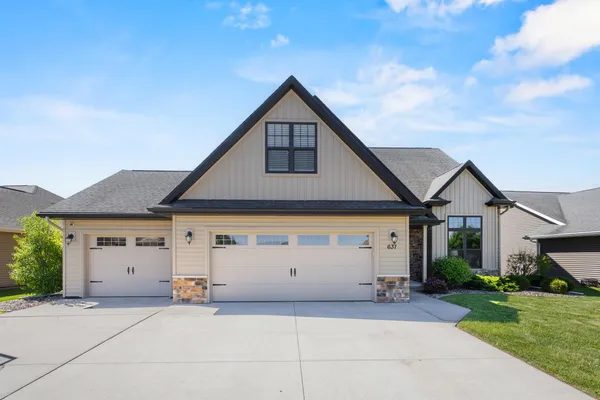 $524,900 | 631 Pebblestone Circle, Hobart, WI 54155