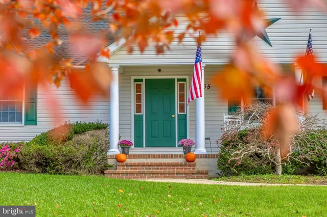 an aerial view of a house with yard swimming pool and outdoor seating