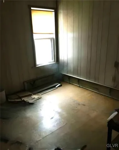 a bed room with a bed