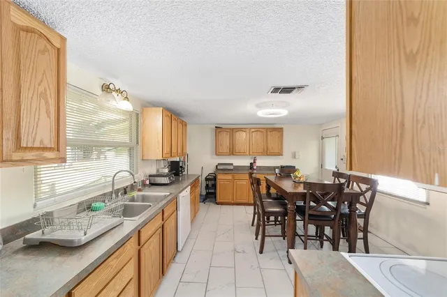 $325,000 | 7075 Southeast County Highway, Belleview, FL 34420