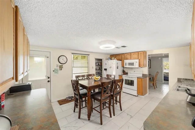$325,000 | 7075 Southeast County Highway, Belleview, FL 34420