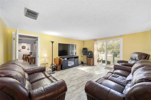 $325,000 | 7075 Southeast County Highway, Belleview, FL 34420