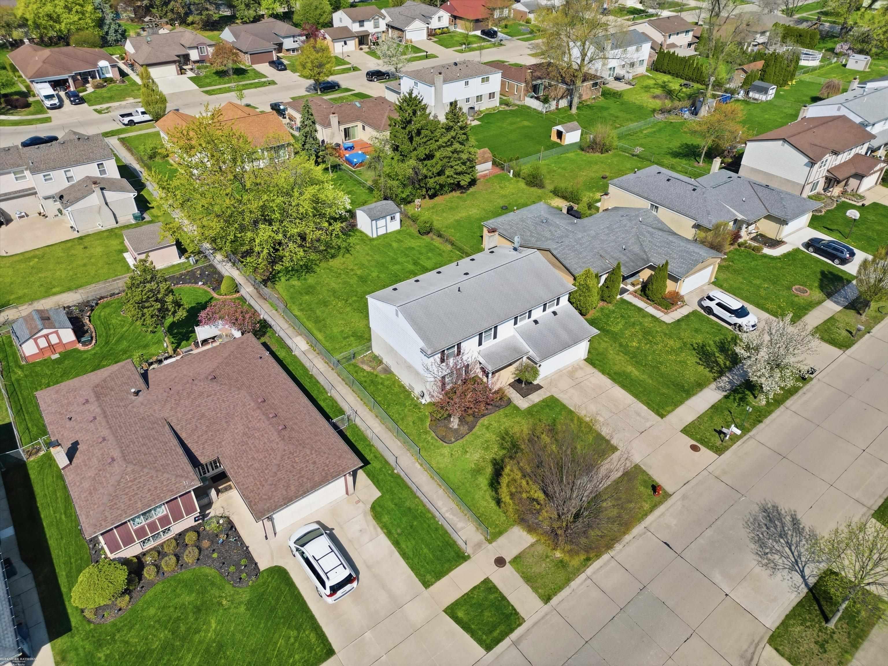 1405 Shaker Street Troy, MI 48083 - Photo 44 of 51 50205374-61b9b8c6-0b72-428c-bf0e-daf9a20f0bf8.JPG