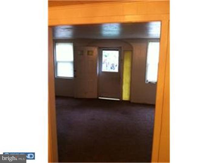 2957 East Octagon Road Camden, NJ 08104 - Photo 3 of 7 Living Room