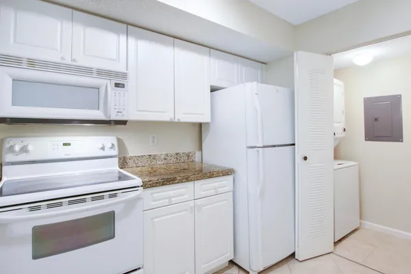 $3,200 | 284 Village Boulevard, Unit 9112, Tequesta, FL 33469