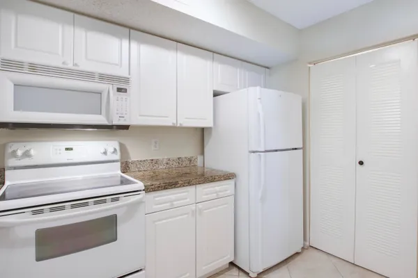 $3,200 | 284 Village Boulevard, Unit 9112, Tequesta, FL 33469
