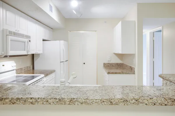 $3,200 | 284 Village Boulevard, Unit 9112, Tequesta, FL 33469