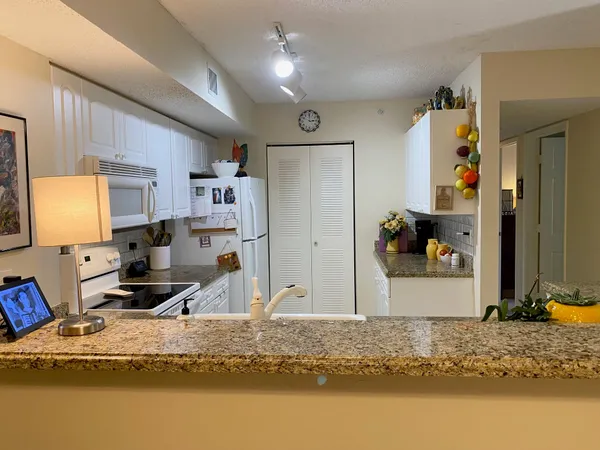 $3,200 | 284 Village Boulevard, Unit 9112, Tequesta, FL 33469
