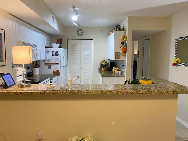 $3,200 | 284 Village Boulevard, Unit 9112, Tequesta, FL 33469