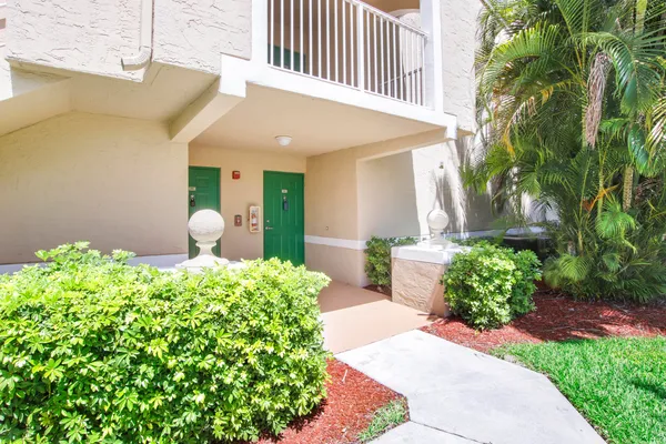 $3,200 | 284 Village Boulevard, Unit 9112, Tequesta, FL 33469