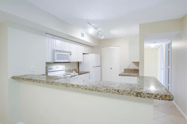 $3,200 | 284 Village Boulevard, Unit 9112, Tequesta, FL 33469