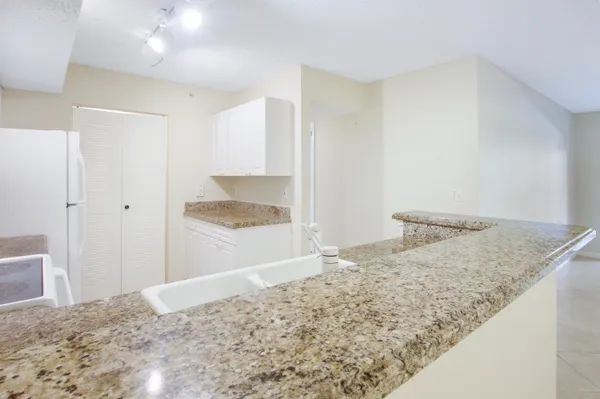 $3,200 | 284 Village Boulevard, Unit 9112, Tequesta, FL 33469