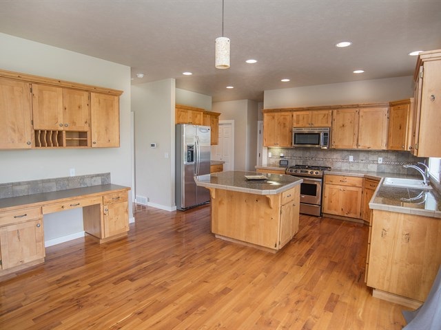 2011 South Steen Road Greenacres, WA 99016 - Photo 5 of 20
