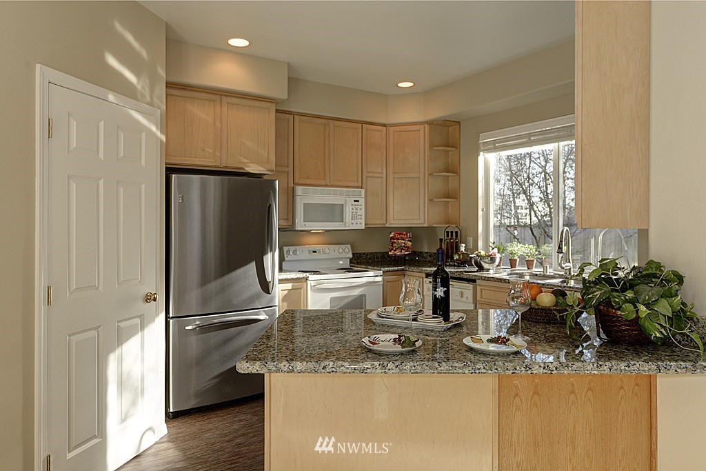 4519 Northeast 5th Street Renton, WA 98059 - Photo 6 of 22
