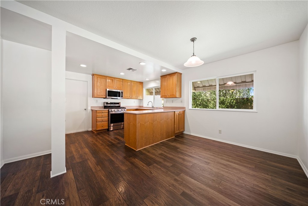 2089 Abraham Street Simi Valley, CA 93065 - Photo 6 of 27