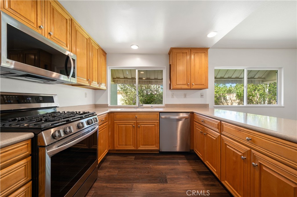 2089 Abraham Street Simi Valley, CA 93065 - Photo 7 of 27