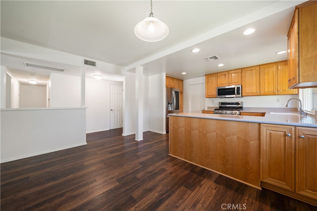2089 Abraham Street Simi Valley, CA 93065 - Photo 8 of 27