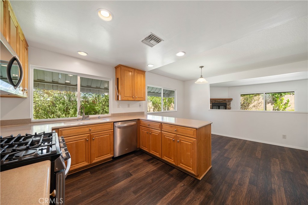 2089 Abraham Street Simi Valley, CA 93065 - Photo 9 of 27