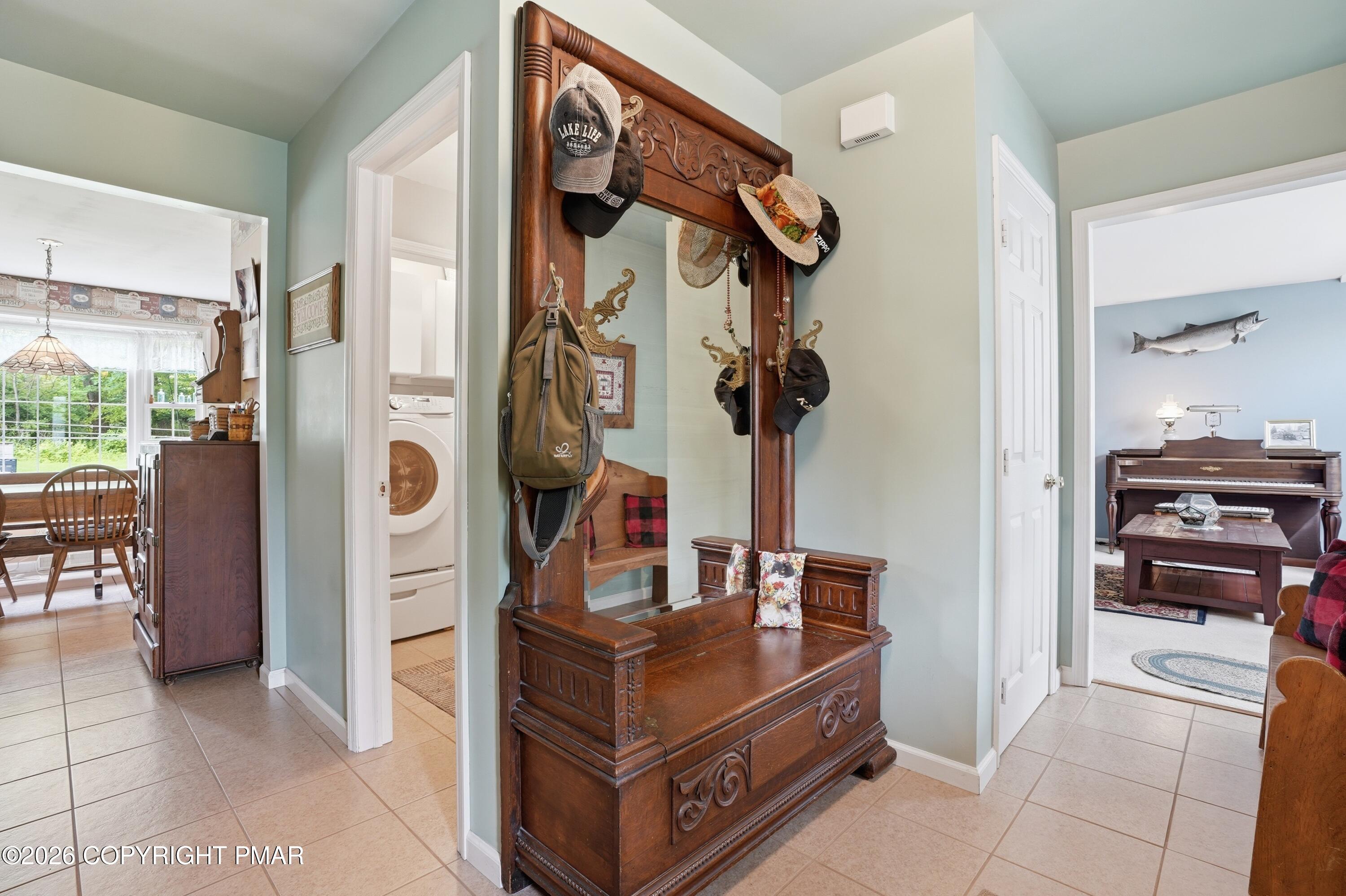 14 Minsi Road Delaware Water Gap, PA 18327 - Photo 20 of 75 6 Foyer