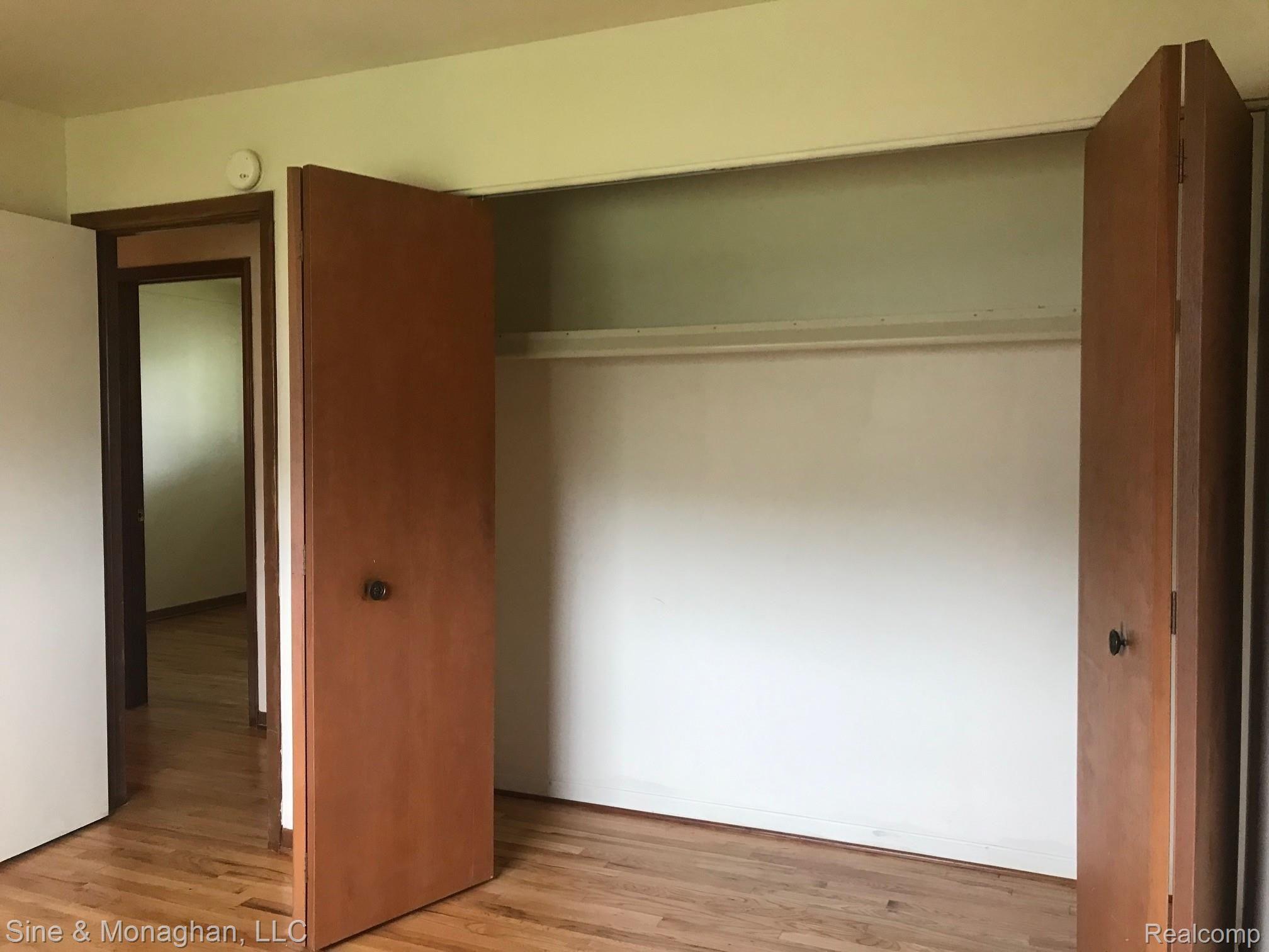 4638 Shell Court Warren, MI 48091 - Photo 13 of 28 4638 SHELL 8 FT CLOSET IN BACK BEDROOM.jpg