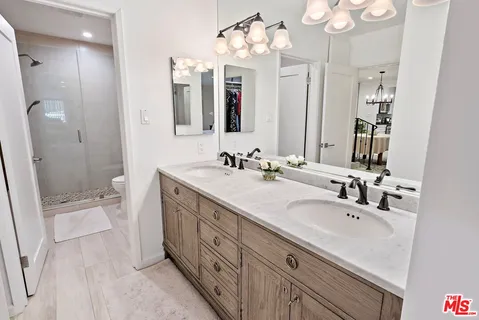 $5,700 | 838 South Barrington Avenue, Unit 203, Los Angeles, CA 90049