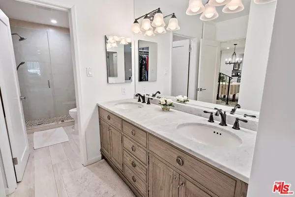 $5,720 | 838 South Barrington Avenue, Unit 203, Los Angeles, CA 90049