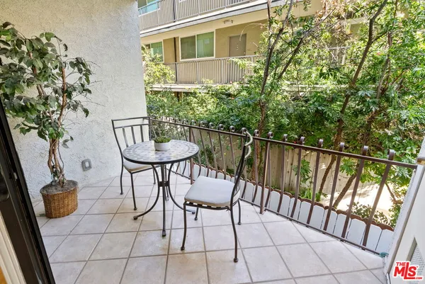 $5,720 | 838 South Barrington Avenue, Unit 203, Los Angeles, CA 90049