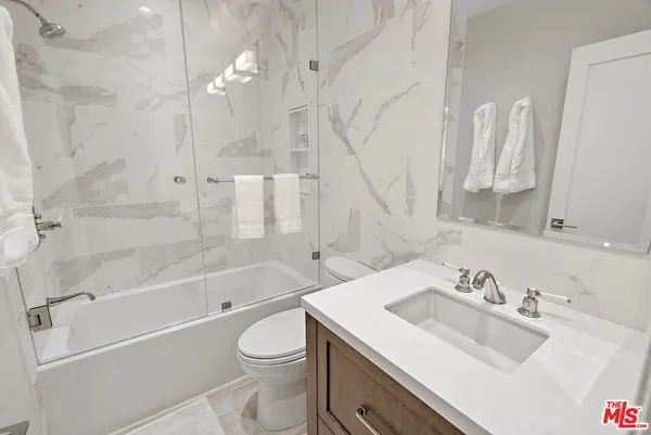 $5,720 | 838 South Barrington Avenue, Unit 203, Los Angeles, CA 90049