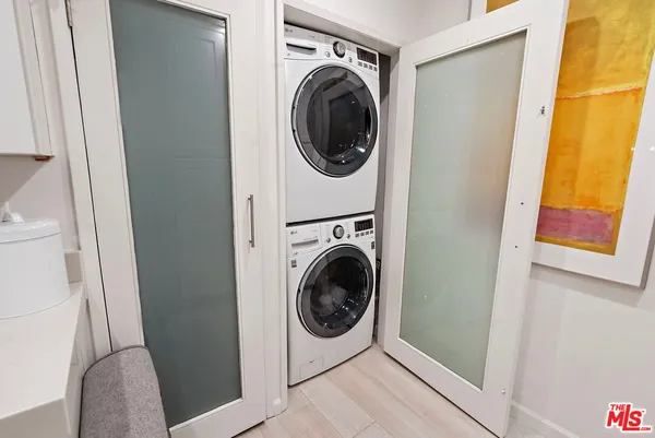 $5,720 | 838 South Barrington Avenue, Unit 203, Los Angeles, CA 90049