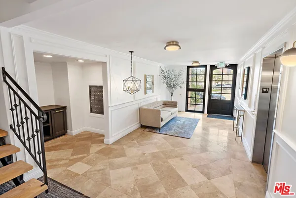 $5,720 | 838 South Barrington Avenue, Unit 203, Los Angeles, CA 90049