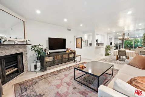 $5,700 | 838 South Barrington Avenue, Unit 203, Los Angeles, CA 90049