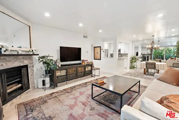 $5,720 | 838 South Barrington Avenue, Unit 203, Los Angeles, CA 90049