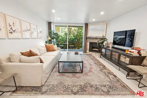 $5,700 | 838 South Barrington Avenue, Unit 203, Los Angeles, CA 90049