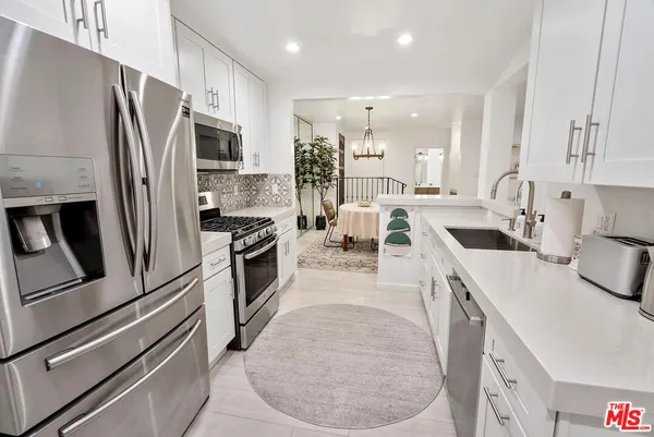 $5,720 | 838 South Barrington Avenue, Unit 203, Los Angeles, CA 90049
