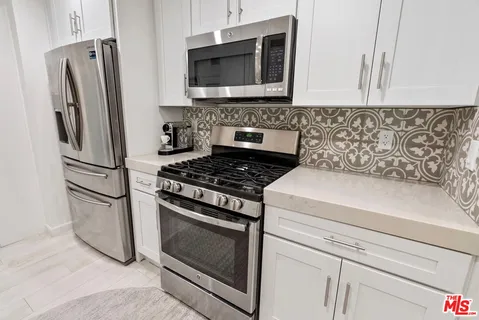 $5,700 | 838 South Barrington Avenue, Unit 203, Los Angeles, CA 90049