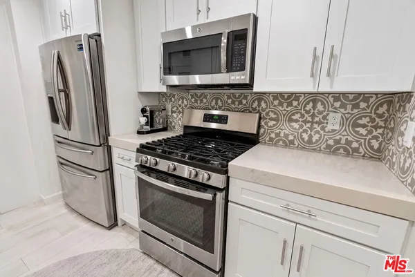 $5,720 | 838 South Barrington Avenue, Unit 203, Los Angeles, CA 90049