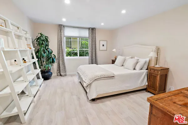 $5,720 | 838 South Barrington Avenue, Unit 203, Los Angeles, CA 90049