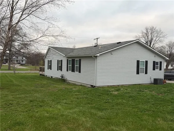 $249,000 | 510 West Samuel Street, Hamilton, MO 64644