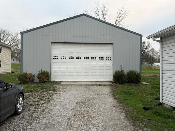 $249,000 | 510 West Samuel Street, Hamilton, MO 64644