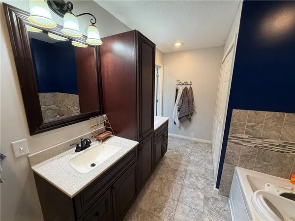 $249,000 | 510 West Samuel Street, Hamilton, MO 64644