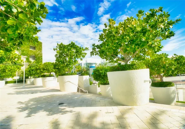 $15,000 | 450 Alton Road, Unit 3703, Miami Beach, FL 33139