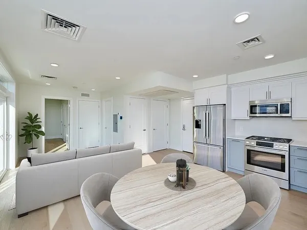 $3,350 | 301 Border Street, Unit 508, Boston, MA 02128