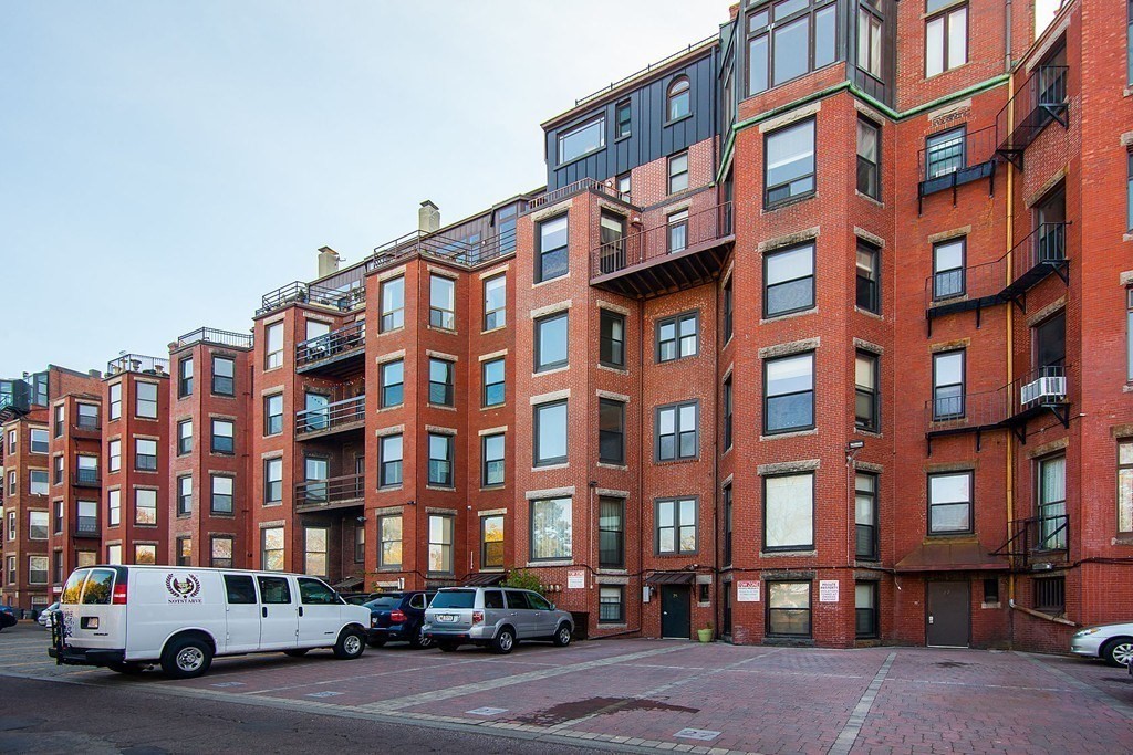 25 Bay State Road, Unit 2 Boston, MA 02215 - Photo 3 of 15